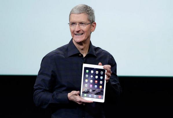 Apple-Tim-Cook-iPad-Air-2
