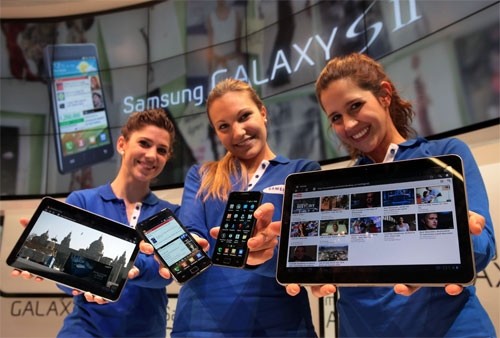 Samsung Galaxy Tab II Breaks Cover at The Mobile World Congress in Barcelona (Update: Now Official)