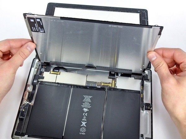 Apple iPad 2 Gets Dissected by iFixit