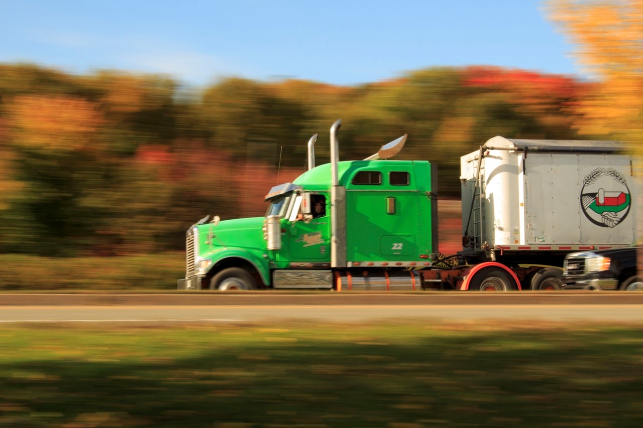 8 Ways to Succeed and Profit with a Trucking Business